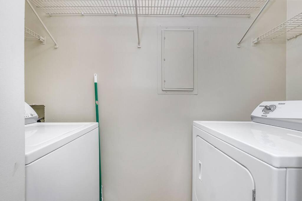 Charming Apartment With Wi-Fi Charlotte Buitenkant foto